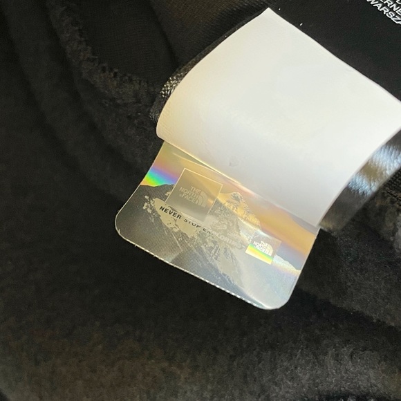 The North Face Women’s City Standard Microfleece 1/4 Zip Cropped Pullover - Picture 8 of 10